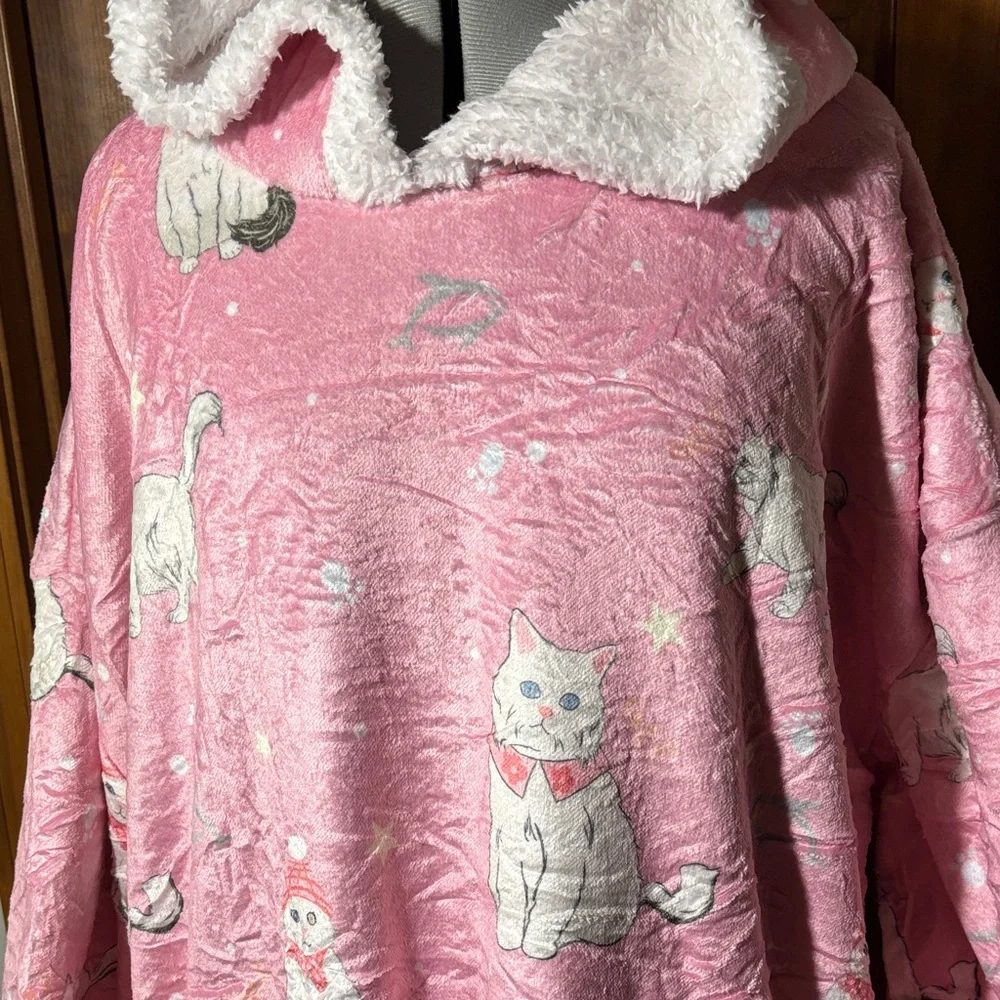 American Trends Cozy Pink Persian Cat Wearable Blanket NWOT - Picture 4 of 9